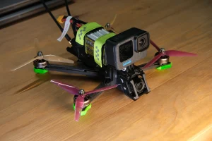 özel konfigüre edilmiş fpv drone